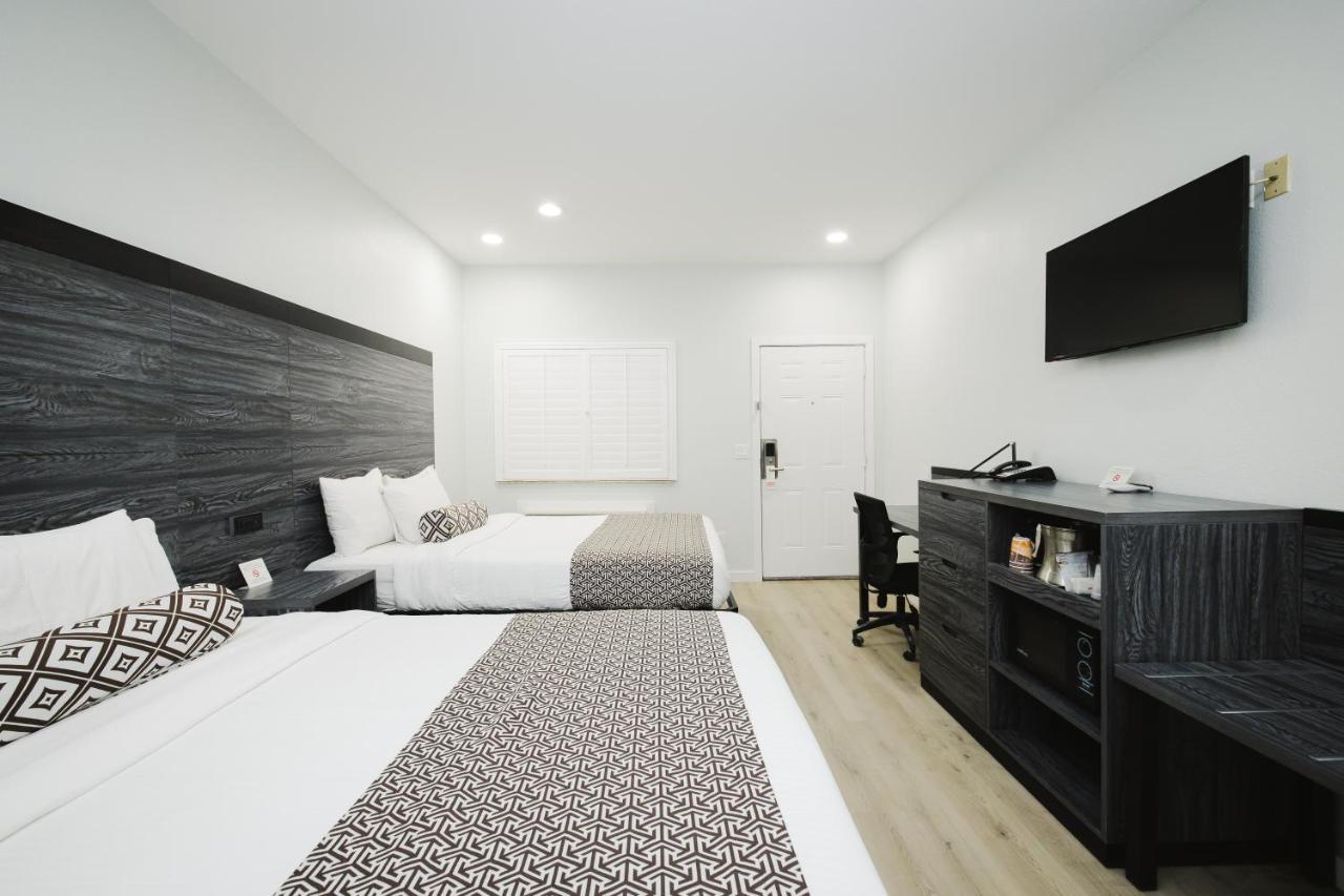 Sapphire Inn & Suites Deer Park Bagian luar foto