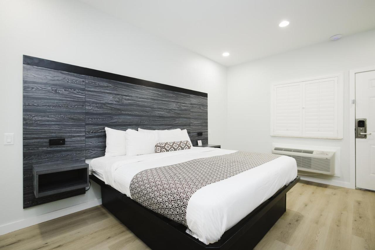 Sapphire Inn & Suites Deer Park Bagian luar foto