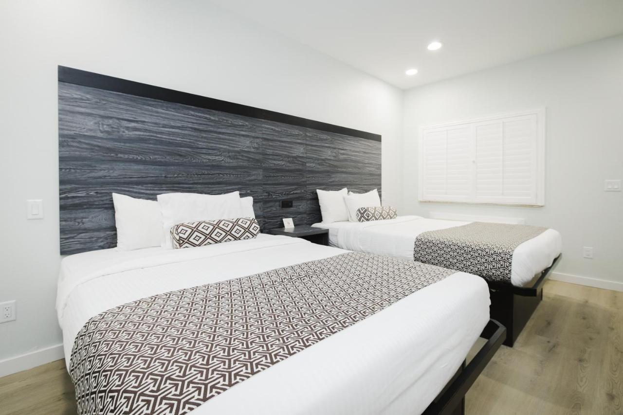 Sapphire Inn & Suites Deer Park Bagian luar foto