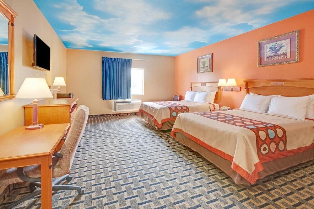 Sapphire Inn & Suites Deer Park Bagian luar foto