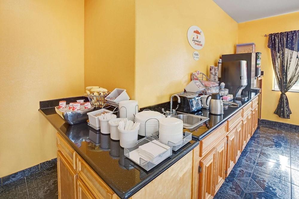 Sapphire Inn & Suites Deer Park Bagian luar foto